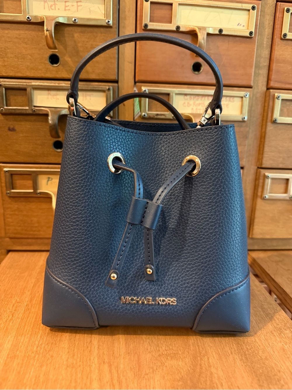 Michael Kors Navy Blue Mini Bucket Bag NWOT Clutch/Crossbody Pebbled Leather - Picture 10 of 15
